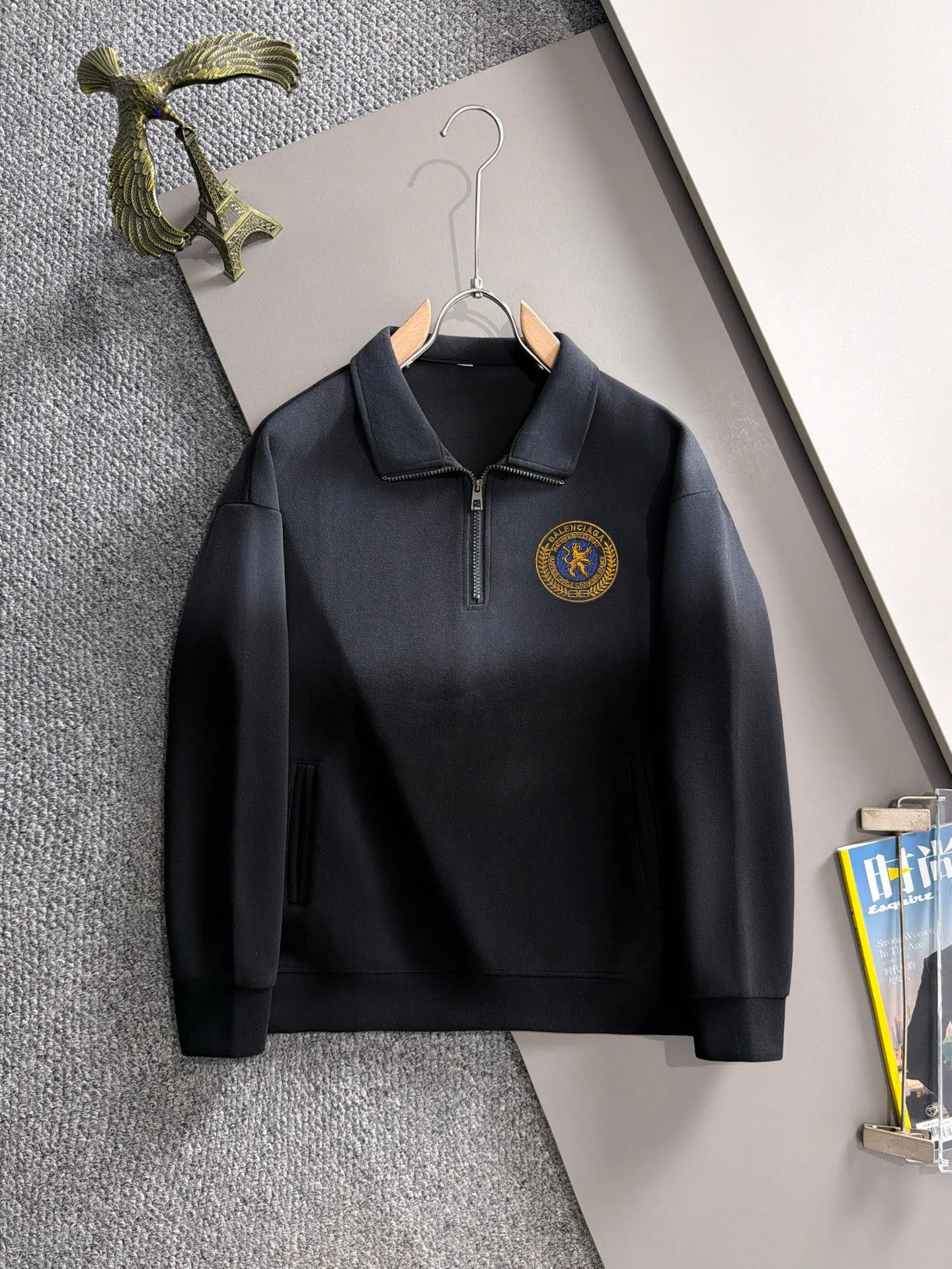 Balenciaga 2026 Long Sleeve Sweatshirts for Men and Women Same Style Many Stars Same Style, Top Original Version Feel Free to Compare 🆚The fabric is custom-dyed and lightly sprayed and distressed. The fabric, material, and details are consistent with the original version. Special cotton and linen fabrics are used. The fabric cost is extremely expensive. It is twice as expensive as pure cotton materials. We will do better at all costs. Three standards are complete. The comparison between non-market products and our fabrics is very different. Only the top version is made! Size: M-3XL